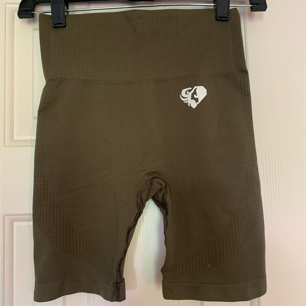 Womens best power seamless shorts size small